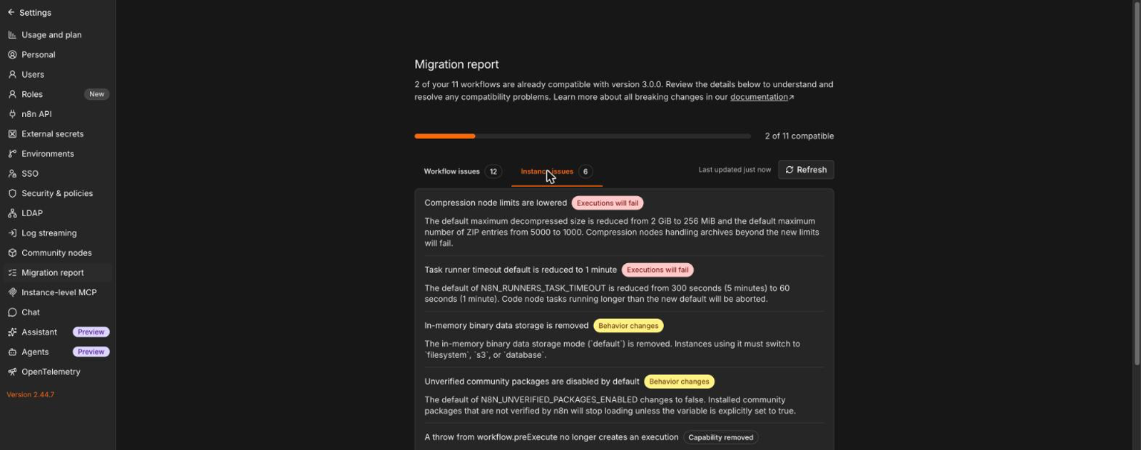 Der Reiter Instance issues des Migration Reports listet sechs Instanz-Befunde, darunter gesenkte Limits des Compression-Node, der auf eine Minute reduzierte Task-Runner-Timeout, die Entfernung des In-Memory-Binärdatenmodus und das Abschalten unverifizierter Community-Packages.